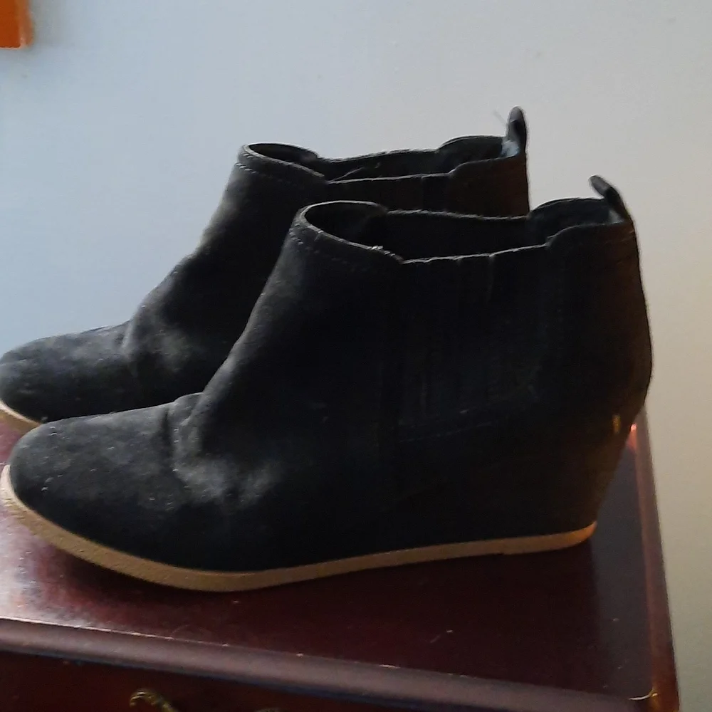DV8 Dolce Vita Bria Black Suede Wedge Bootie Size 8.5